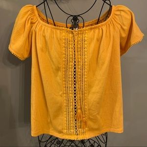 Divided Boho Top with Front Tassle and Lace Design